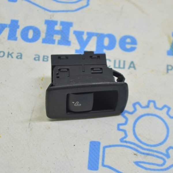 Кнопка складывания 2-го ряда сидений левая BMW X1 F48 16-19 черная 9290728-02