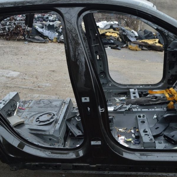 Стойка кузова центральная правая BMW X1 F48 16-22 41007436158