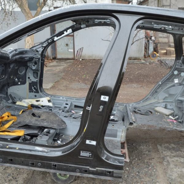 Стойка кузова центральная левая BMW X1 F48 16-22 41007436157