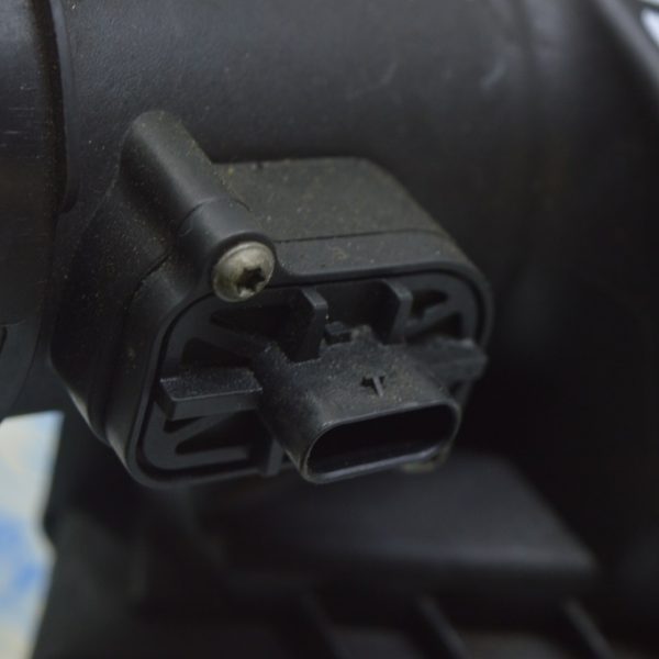 Расходомер воздуха BMW X1 F48 16-19 B46 13627602038