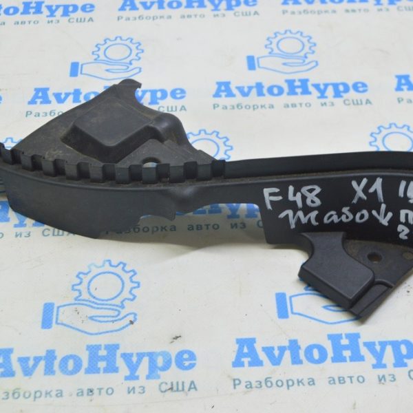 Уплотнитель решетки дворников правый BMW X1 F48 16-22 51767329402