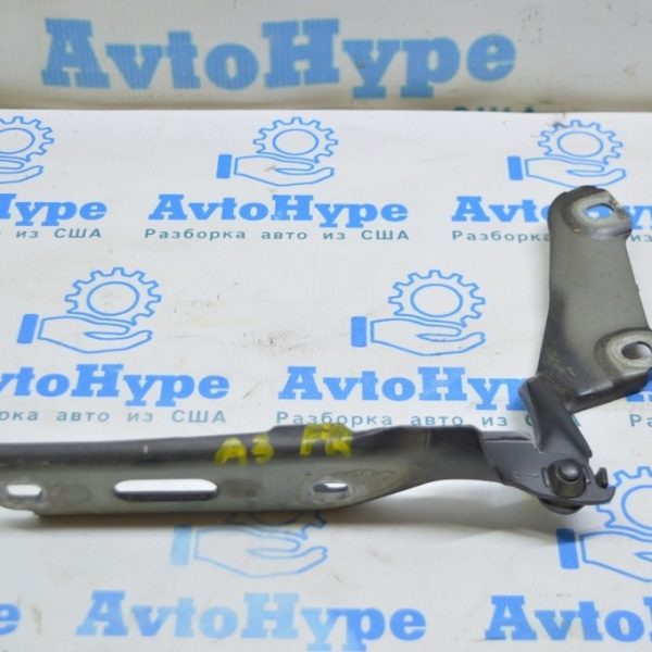Петля капота левая Audi A3 8V 15-20  8V0-823-301-G