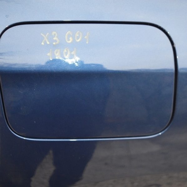 Лючок бензобака в сборе с корпусом BMW X3 G01 18- с замком (01) цвет phytonic-blau metallic 51177405751