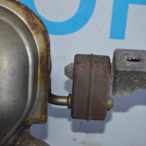 Кронштейн глушителя задний левый Audi A3 8V 15-20 1.4T, 1.8T, 2.0T 5Q0-253-144-D 5Q0-253-144-D