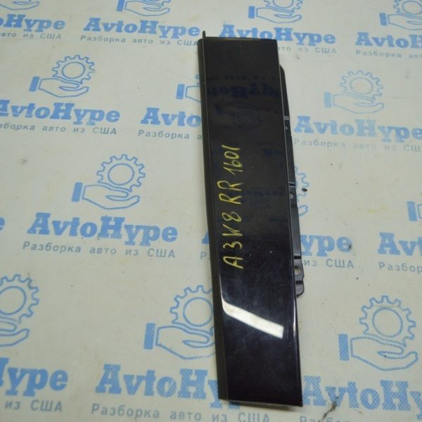 Накладка двери боковая задняя правая Audi A3 8V 15-20 4d, 5d передняя 8V5-839-902-B-5FQ