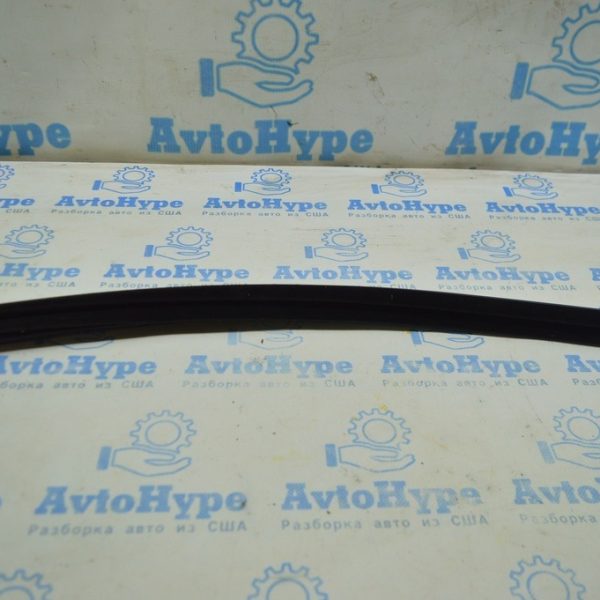 Уплотнитель стекла зад прав Audi A3 8V 15-20 8V5-839-480