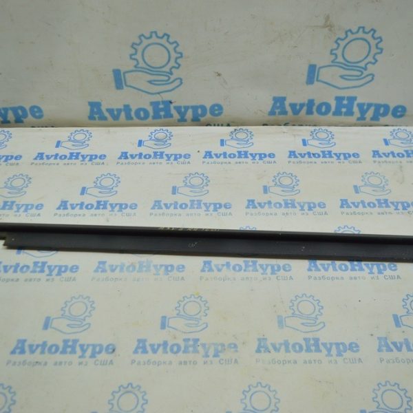 Молдинг дверь-стекло центральный зад прав Audi A3 8V 15-20 8V5-853-763-A-T94