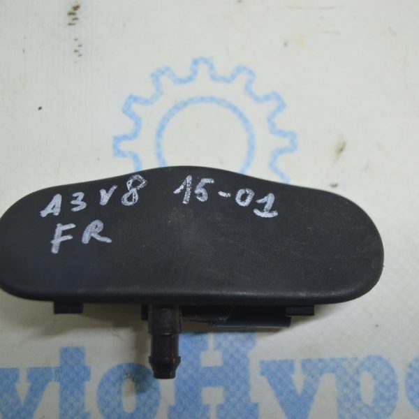 Форсунка омывателя лобового стекла левая Audi A3 8V 15-20 с подогревом 8V3-955-987-A