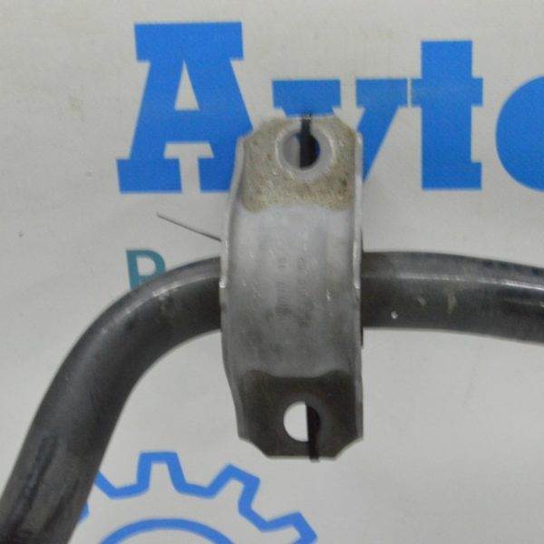 Скоба крепления переднего стабилизатора левая BMW X5 G05 19-24 верхняя, металл 31 35 6891410