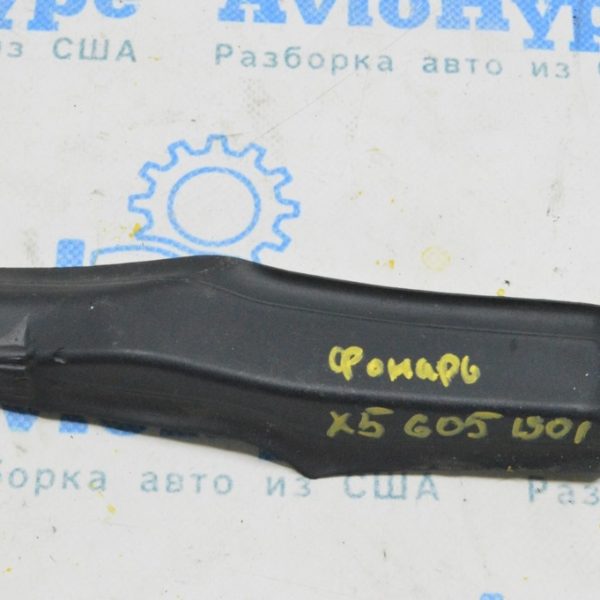 Уплотнитель нижней двери багажника правый BMW X5 G05 19-24 (01) примят 51 24 7464508