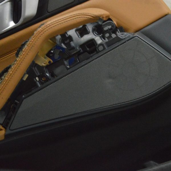 Сетка динамика двери зад лев BMW X5 G05 19-24 нижняя 51 41 8495499