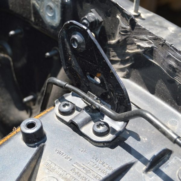 Кронштейн амортизатора капота левый BMW X5 G05 19-24 на кузове 41 00 7492373