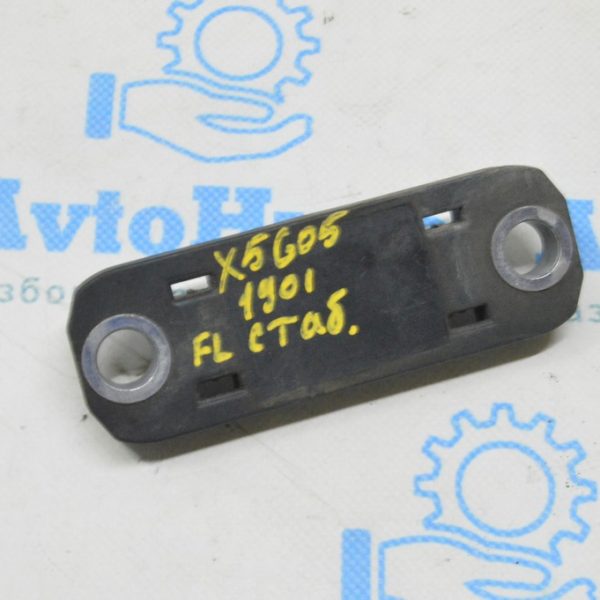 Скоба крепления переднего стабилизатора левая BMW X5 G05 19-24 нижняя, пластик 31 35 6896389