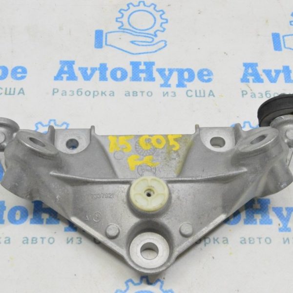 Крепление распорок передних стаканов BMW X5 G05 19-23 51617337921