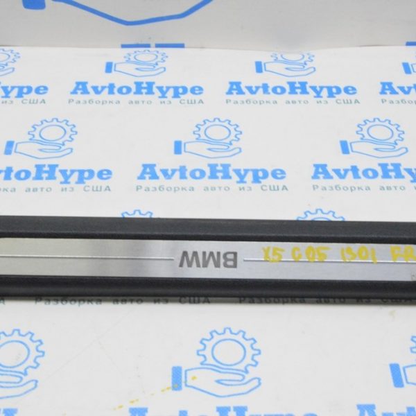 Накладка порога передняя правая BMW X5 G05 19-24 черная с хром вставкой BMW, с подсветкой 51 47 7479936