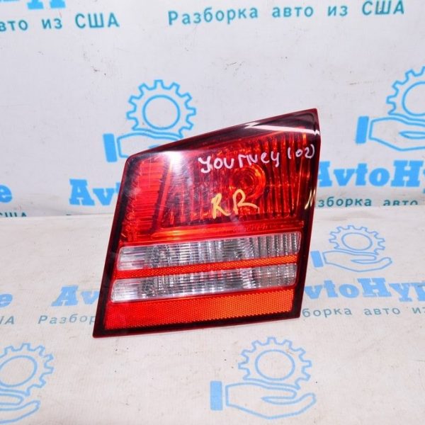 Фонарь внутренний (крышка багажника) правый Dodge Journey 11- (02) 68078516AD