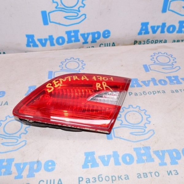 Фонарь внутренний (крышка багажника) правый Nissan Sentra 16-19 рест (01) 26550-3YU5A