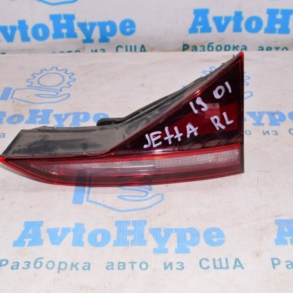 Фонарь внутренний (крышка багажника) левый VW Jetta 19- (01) 17A945093