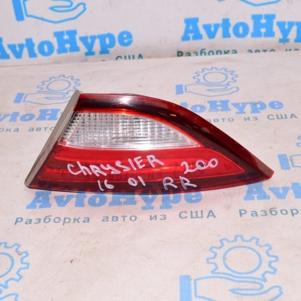 Фонарь внутренний (крышка багажника) правый Chrysler 200 15-17 (01) 68110363AA