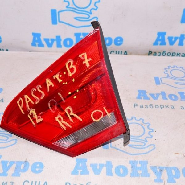 Фонарь внутренний (крышка багажника) правый VW Passat b7 USA (01) трещина на стекле 561-945-094-C