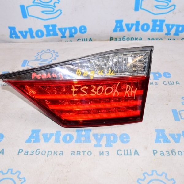 Фонарь внутренний (крышка багажника) правый Lexus ES300h ES350 13-15 дорест реализ.Вадим 81581-33240