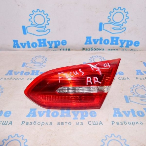 Фонарь внутренний (крышка багажника) правый Ford Focus mk3 15-18 рест 4d (03) F1EB-13A602-DD