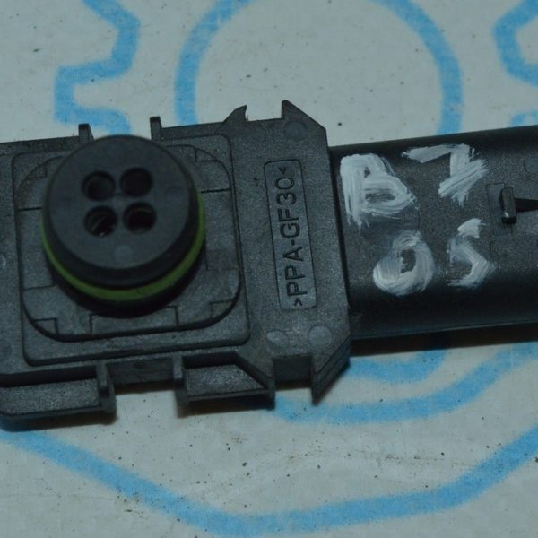 Датчик наддува VW Passat b7 USA 06K906052