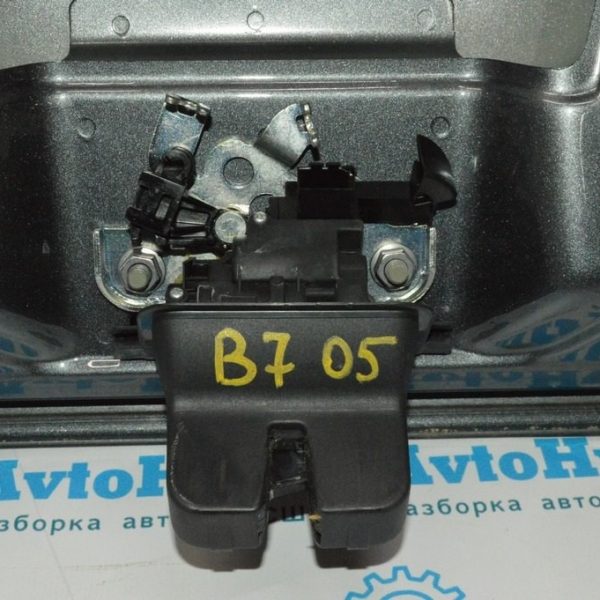 Замок крышки багажника VW Passat b7 USA 561-827-505-B