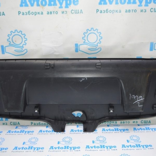 Обшивка крышки багажника VW Passat b7 USA черн 561-867-605-F-82V