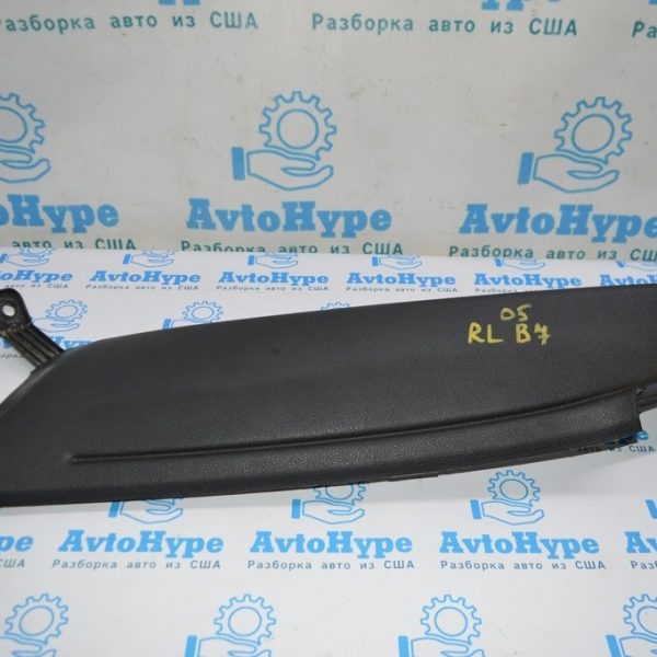 Накладка задней стойки нижняя левая VW Passat b7 USA черн 561-867-765-C-82V