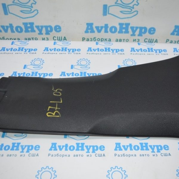 Накладка центральной стойки нижняя левая VW Passat b7 USA черн 561-867-291-B-82V