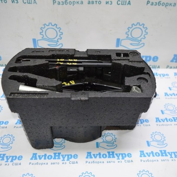 Поддон багажника с инструментом VW Passat b7 USA пенопласт 561-012-115-A