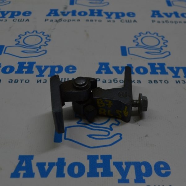 Петля двери нижняя зад лев VW Passat b7 USA 7N0-831-401-C