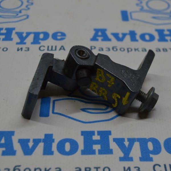 Петля двери нижняя зад прав VW Passat b7 USA 7N0-831-402-C