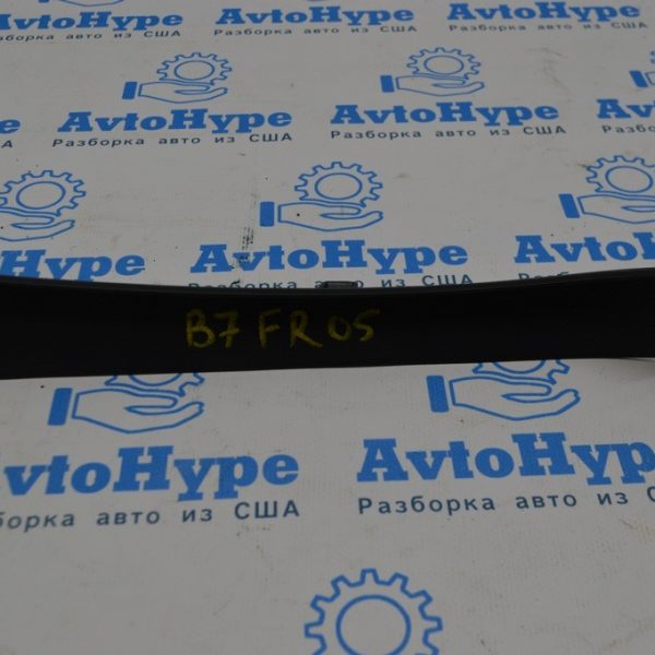 Обшивка передней стойки прав VW Passat b7 USA черн 561868238A