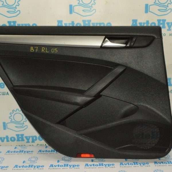 Обшивка двери (карточка) зад лев VW Passat b7 USA черн с серой вставкой 561-867-211-G-OUS