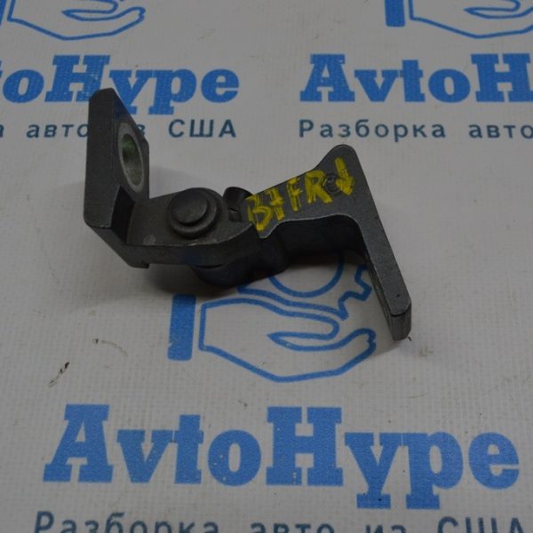 Петля двери нижняя перед прав VW Passat b7 USA 7N0-831-402-C