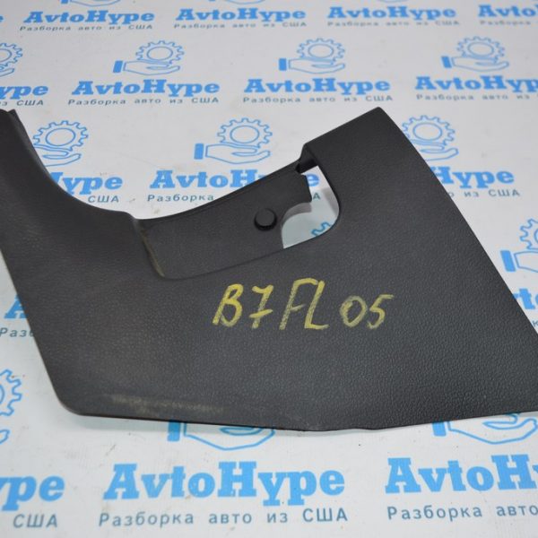 Накладка передней стойки нижняя левая VW Passat b7 USA черн 561-863-483-82V