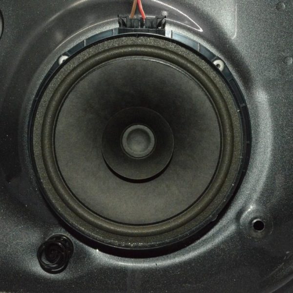 Динамик зад лев VW Passat b7 USA 5C6-035-710-A