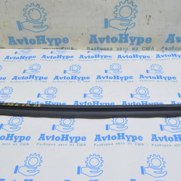 Уплотнитель стекла перед прав Jeep Cherokee KL 14- 68142968AB