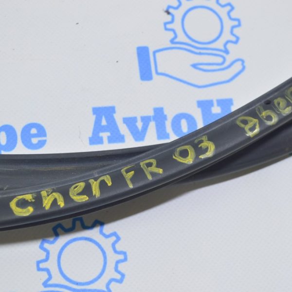 Уплотнитель двери перед прав Jeep Renegade 15- 68420171AA