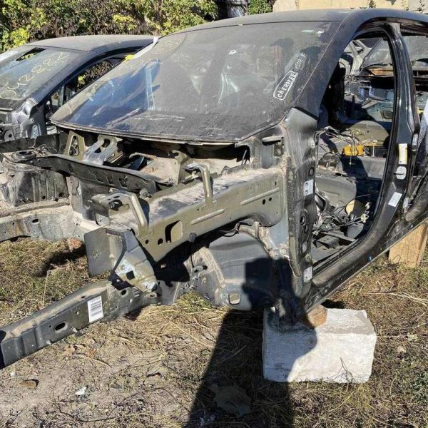 Четверть передняя левая Jeep Cherokee KL 14-черная,цвет PXR (02) 68267067AA