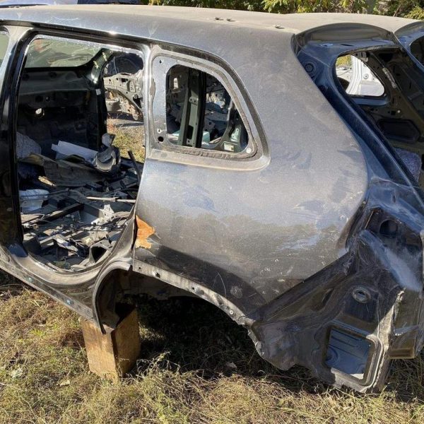 Четверть крыло задняя левая Jeep Cherokee KL 14-черная,цвет PXR (02) дефект 68340137AA