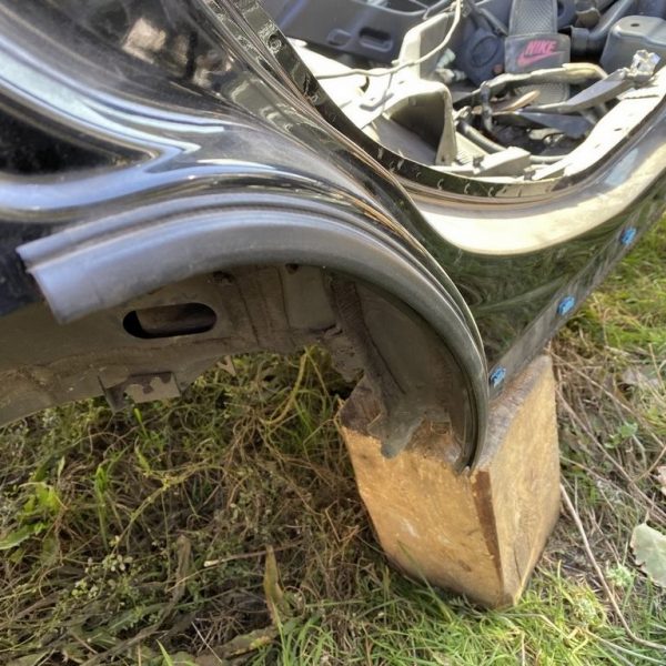 Уплотнитель двери на арке зад прав Jeep Cherokee KL 14-