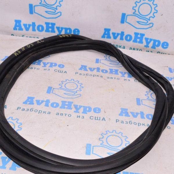 Уплотнитель дверного проема зад лев Jeep Renegade 15- 68339130AA