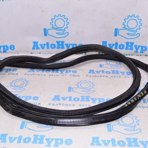 Уплотнитель дверного проема перед прав Jeep Renegade 15- 68478739AA