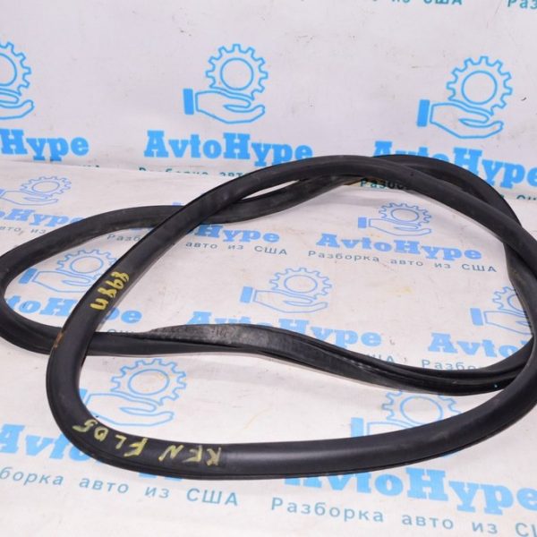 Уплотнитель дверного проема перед лев Jeep Renegade 15- 68478739AA