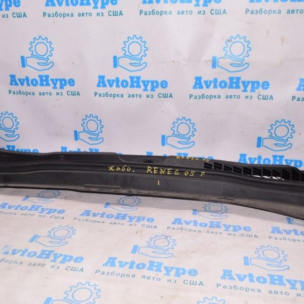 Уплотнитель решетки дворников Jeep Renegade 15- 68247129AA