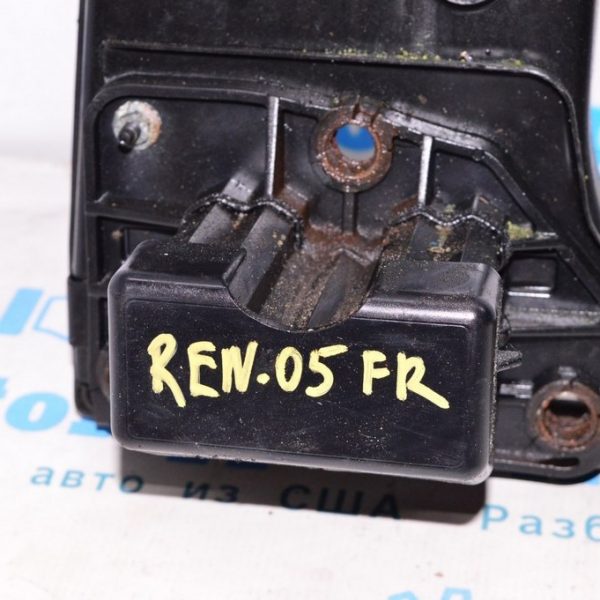 Клык усилителя переднего бампера прав Jeep Renegade 15-18 дорест 68256116AA