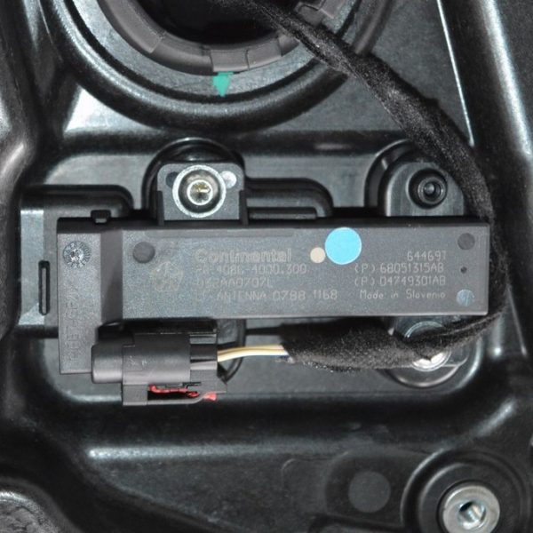 Антенна Keyless Jeep Renegade 15- дверь зад лев 68051315ab